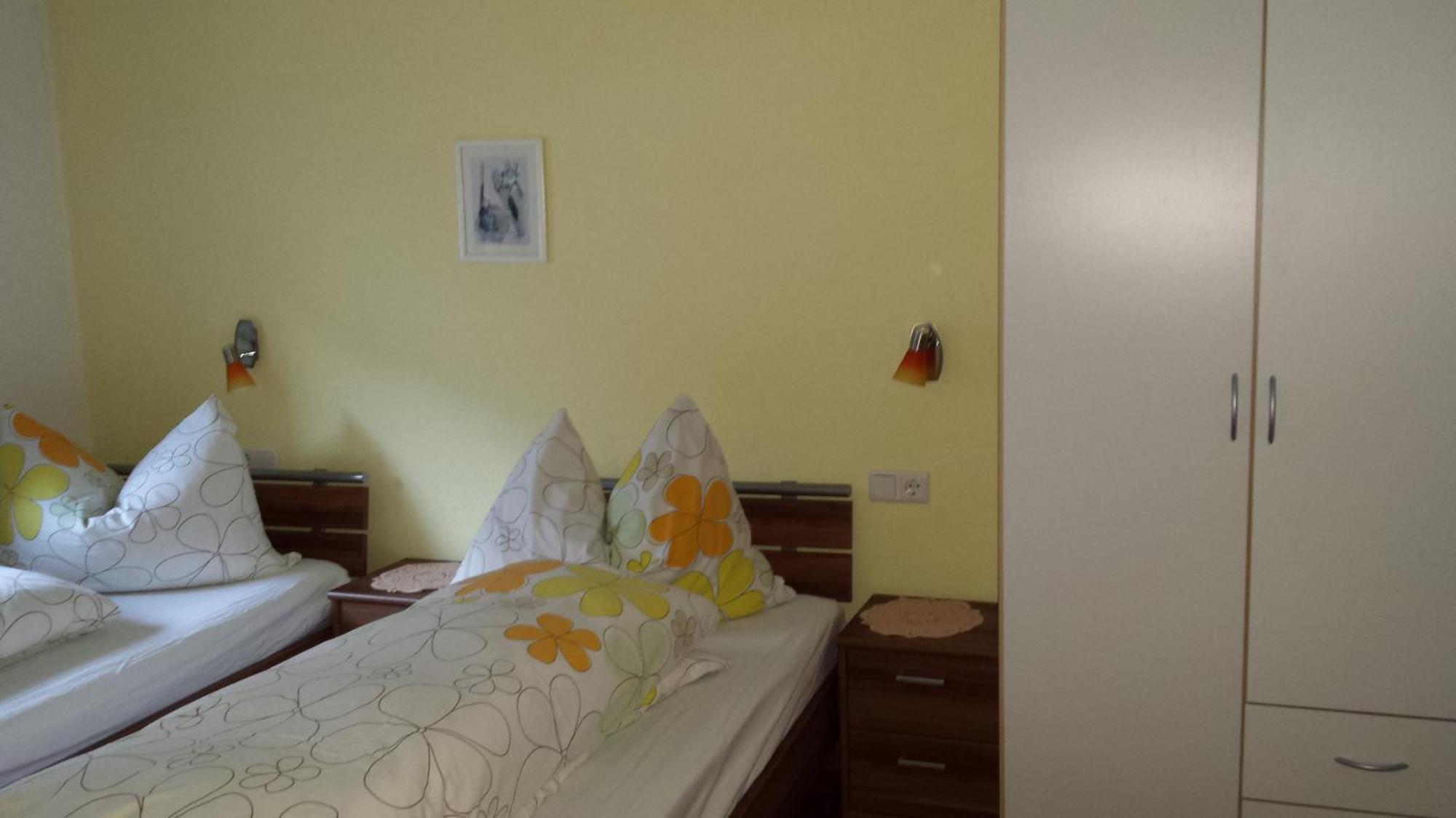 Apart Ehart Schnann Quarto foto
